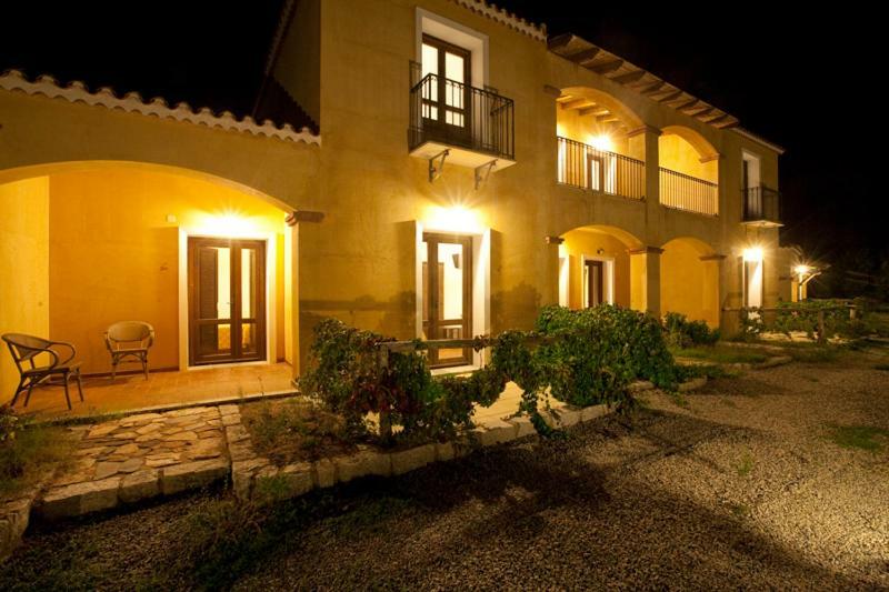 Hotel Funtana Ena Loceri Extérieur photo