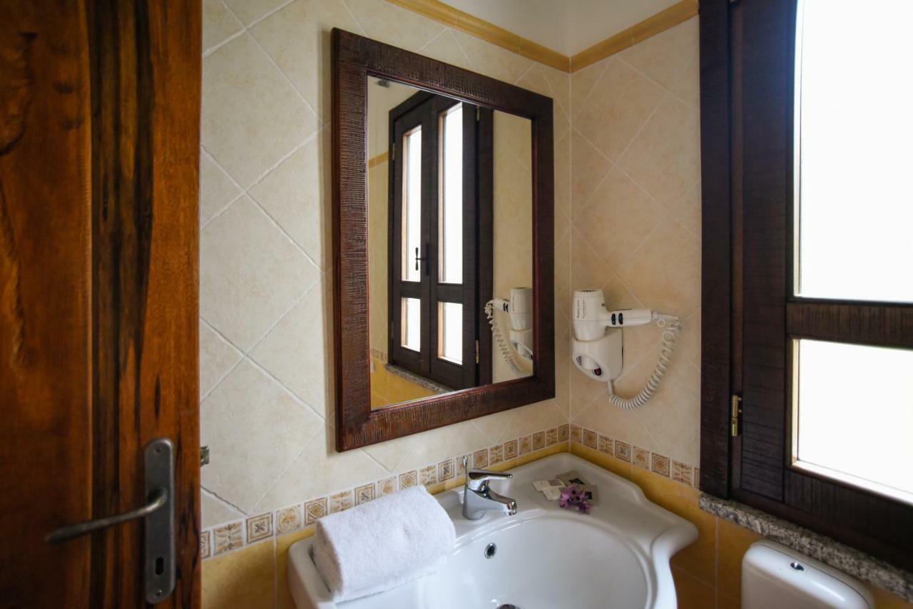 Hotel Funtana Ena Loceri Extérieur photo