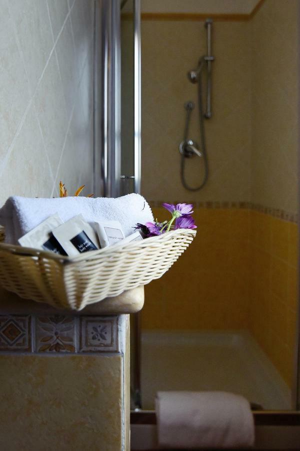 Hotel Funtana Ena Loceri Extérieur photo